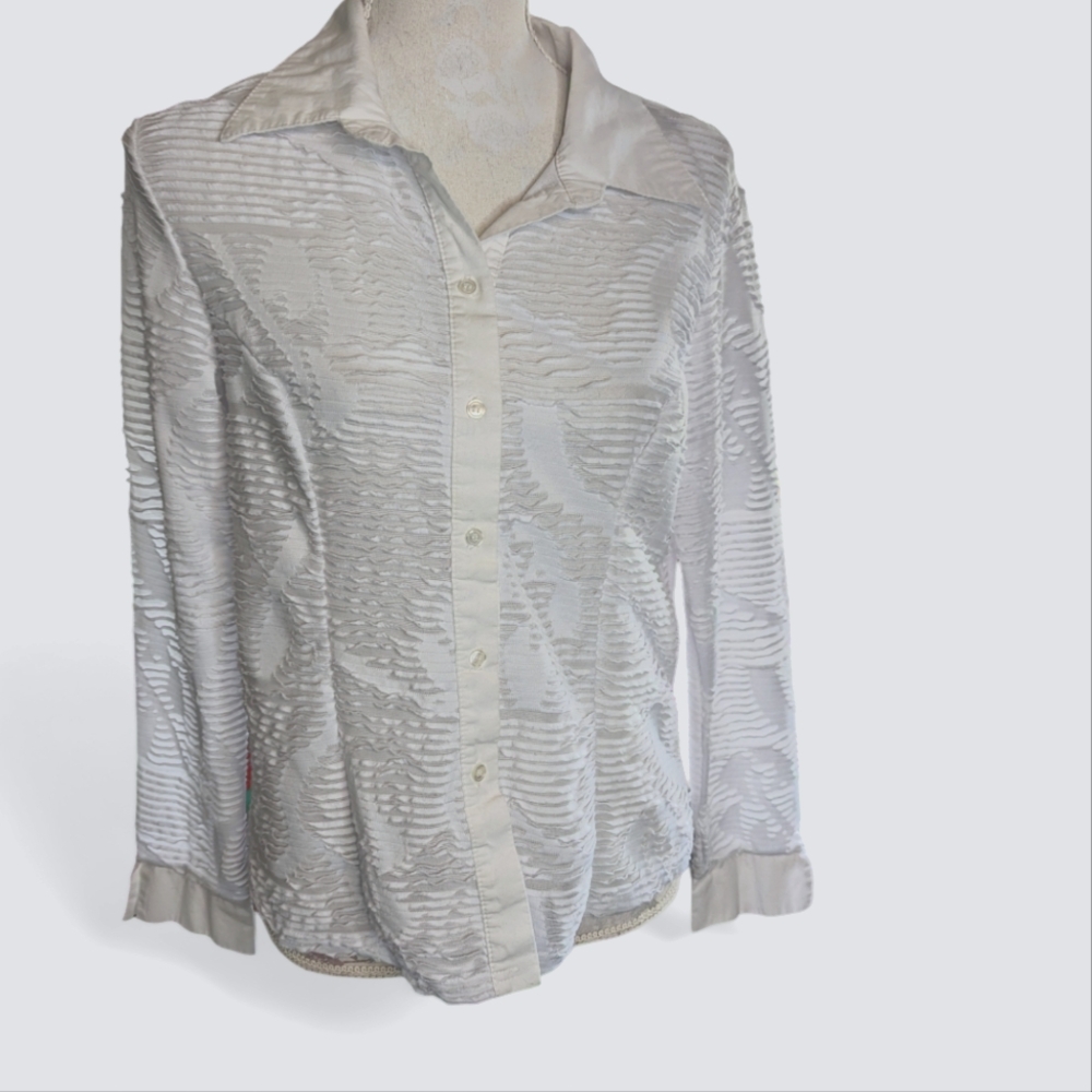 Claudia Richards White Embossed Long Sleeved Top size L